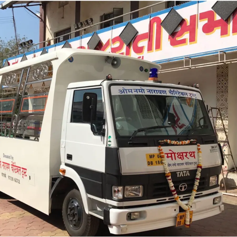 Mokshrath community service van of Om Namo Narayan Charitable Trust